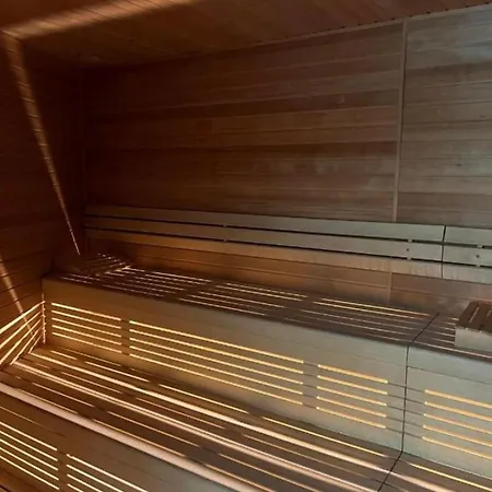 Hanza Tower 22 & Pool