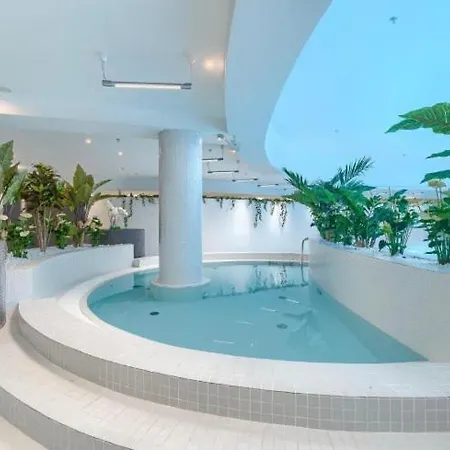 Hanza Tower 22 & Pool Apartment *