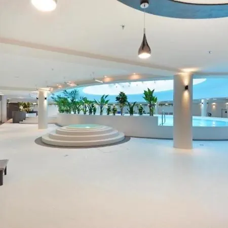 Hanza Tower 22 & Pool * Szczecin