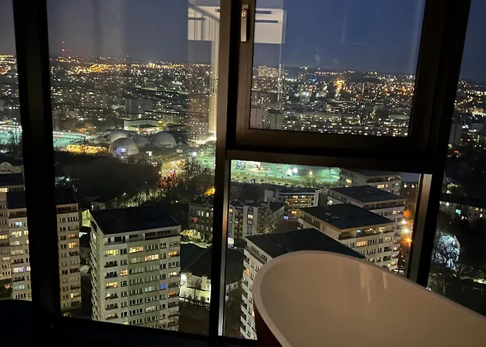 Hanza Tower 22 & Pool