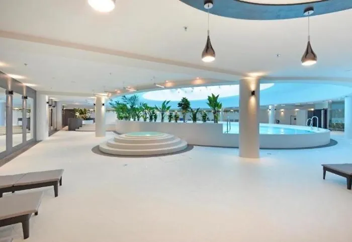 Hanza Tower 22 & Pool * Szczecin